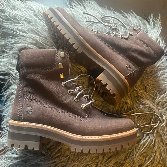 Timberland Women's Courmayeur Valley 6" Boot Fashion SZ 6.5 - Picture 6 of 7